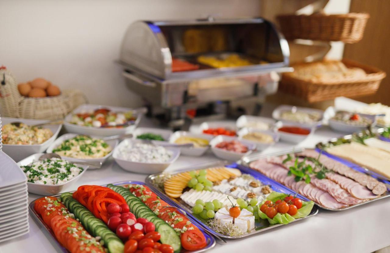 פרודניק Biala Akacja Resort & Business מראה חיצוני תמונה