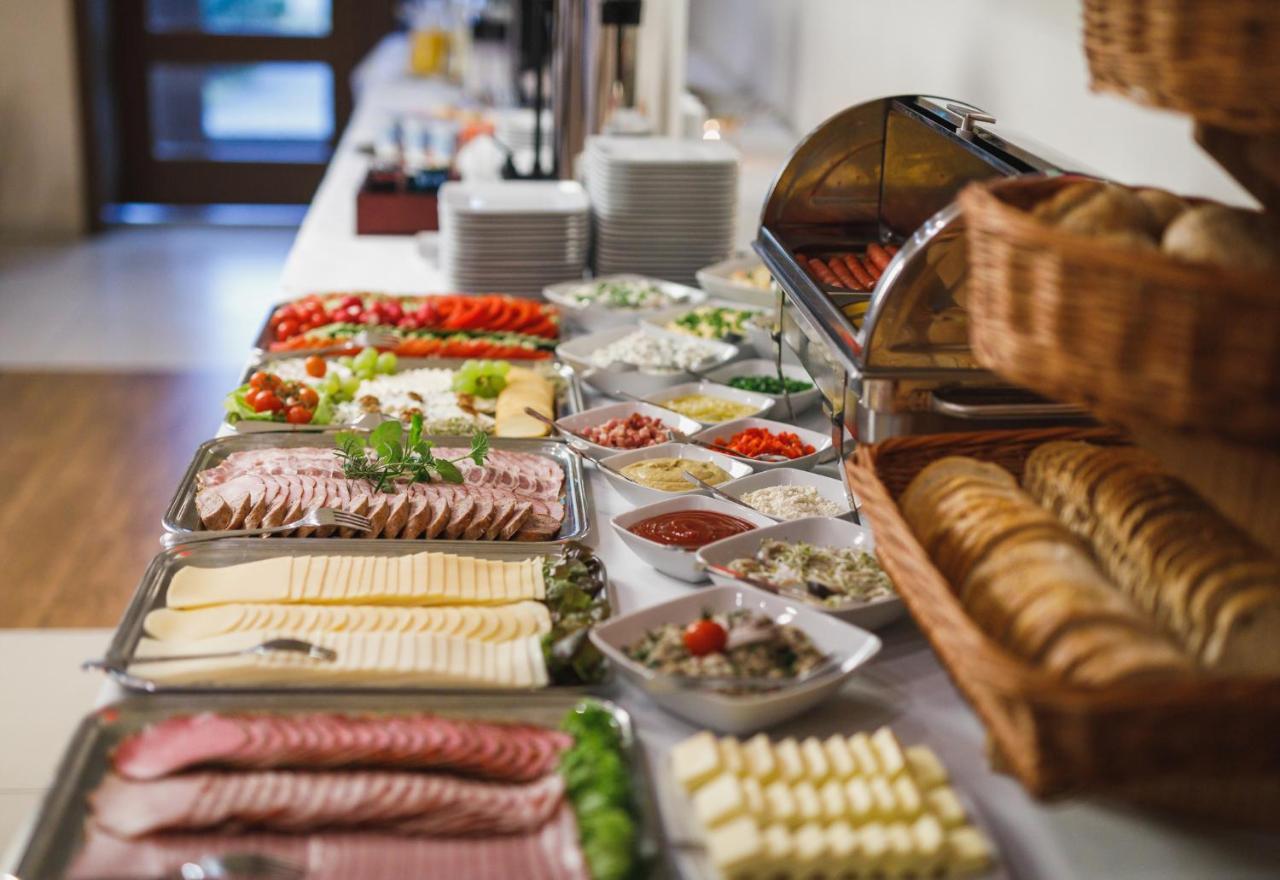 פרודניק Biala Akacja Resort & Business מראה חיצוני תמונה